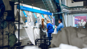 Dedikerte ansatte hos Rentx sørger for trygg smittevask og tekstilutleie i Kongsberg – vi leverer rent helsetøy, sengetøy og duker med høyeste kvalitet tekstildrift