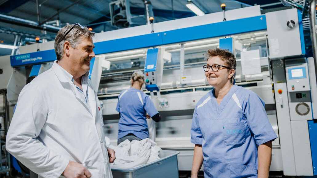 Dedikerte ansatte hos Rentx sørger for trygg smittevask og tekstilutleie i Kongsberg – vi leverer rent helsetøy, sengetøy og duker med høyeste kvalitet.