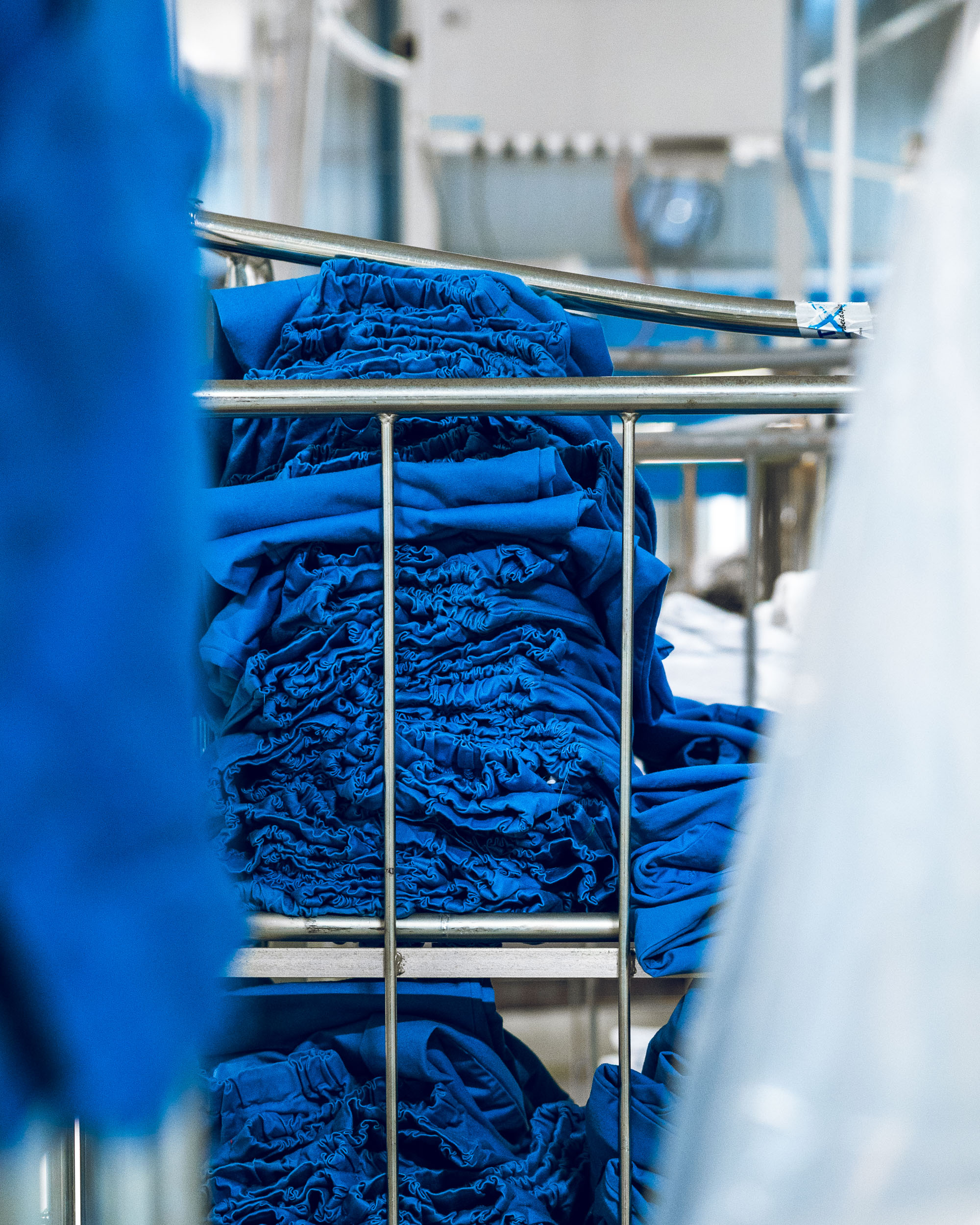 Rentx tilbyr profesjonell tekstilutleie i Kongsberg - helsetøy, leie av sengetøy og duker med grundig smittevask for høyeste hygiene.